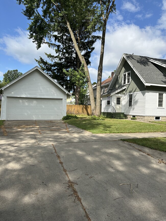 Building Photo - 718 Floyd Ave