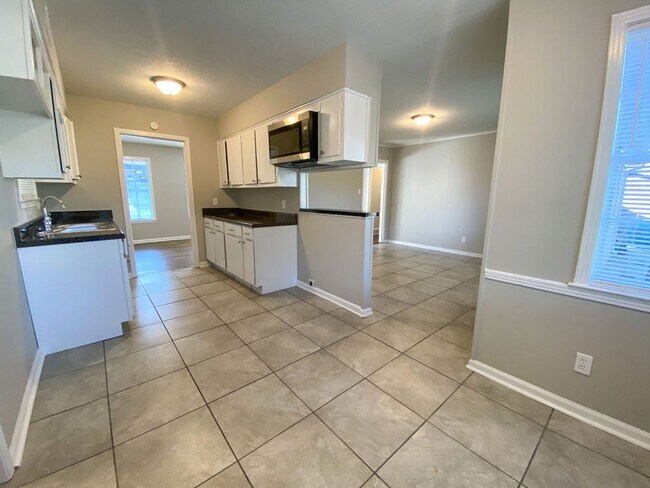 Building Photo - 3 bed, 2 bath near Yale and Raleigh Millington / $500 gift card offer with 1/22/26 move in