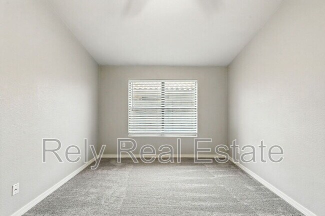 Building Photo - 12568 W Almeria Rd