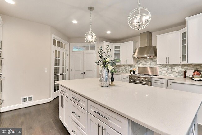 Building Photo - 6526 Dearborn Dr