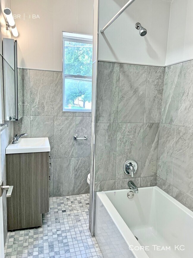 Building Photo - Fully Renovated 1 Bedroom in Union Hill