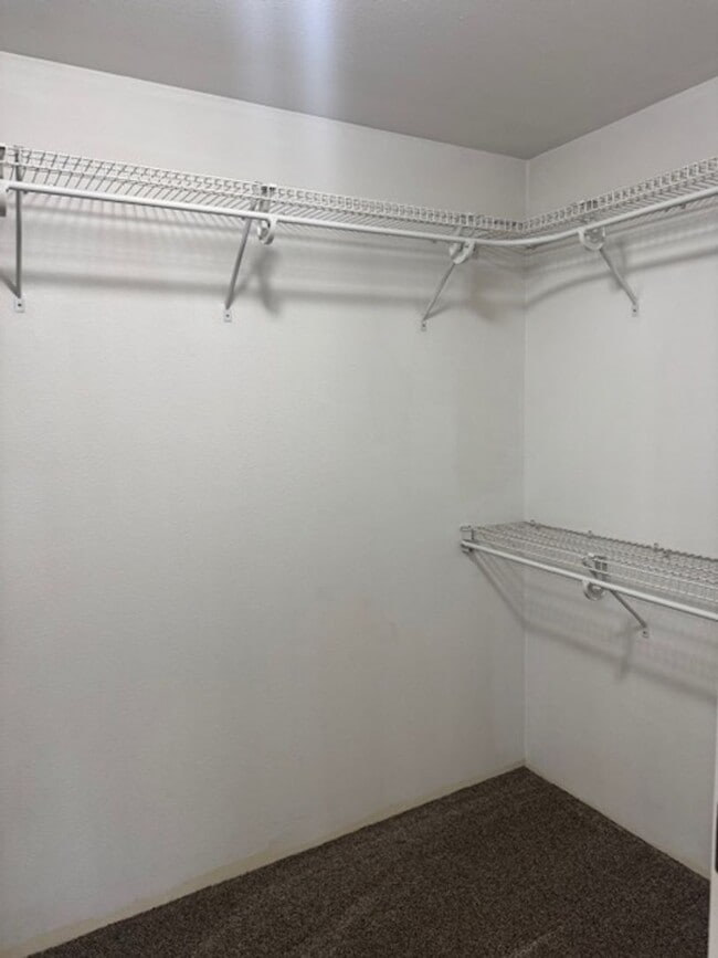 Building Photo - COMING SOON - 3 BEDROOM TOWNHOME W/ GARAGE- FRESH PAINT AND NEW FLOORING