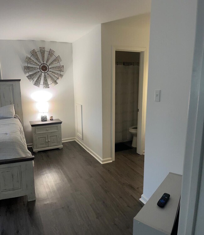 Building Photo - 913 Prentice Ln