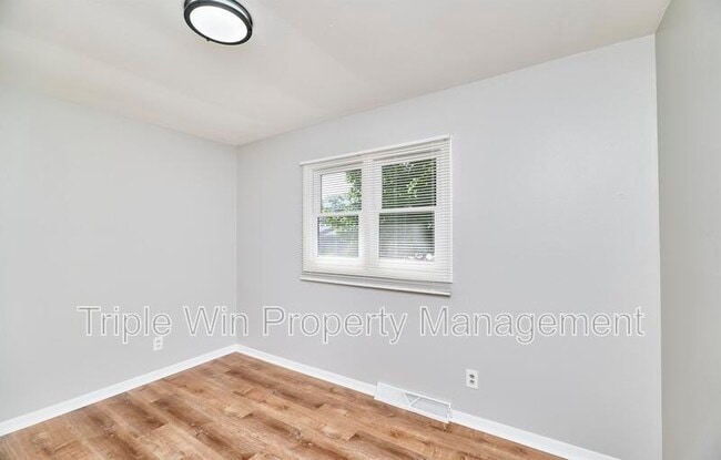 Building Photo - 10531 Fabick Dr