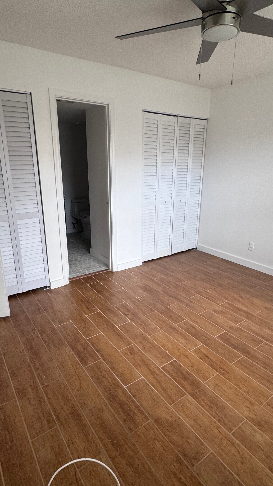 Building Photo - 9952 Twin Lakes Dr