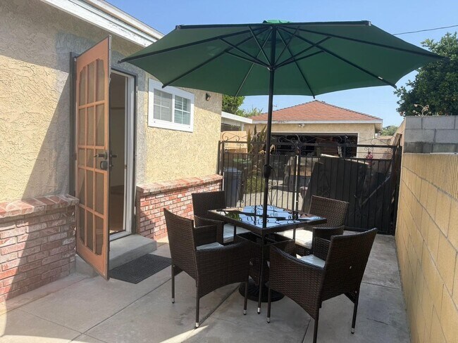 Building Photo - LIMITED TIME RENT SPECIAL!! Charming 3-Bedroom Front Home only in Norwalk