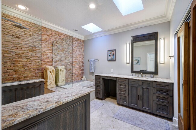Building Photo - 17080 Crossgate Dr