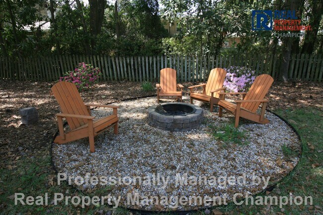 Building Photo - Immaculate 5 BD/3 BD Home w/Park Like Setting Near Cape Fear Country Club