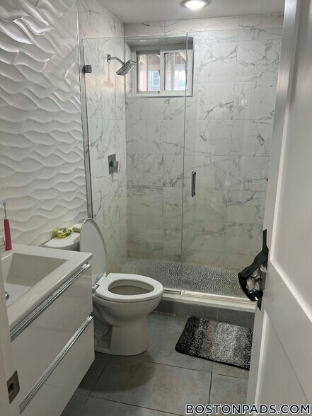 Building Photo - 7 Strathmore Rd