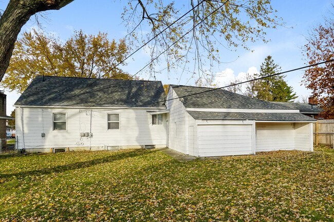 Building Photo - 1646 Oakwood Ave