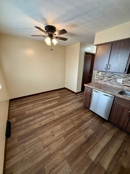 Building Photo - 3208 Cedar Grove Pl S