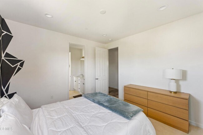 Building Photo - 2353 Nicklaus St