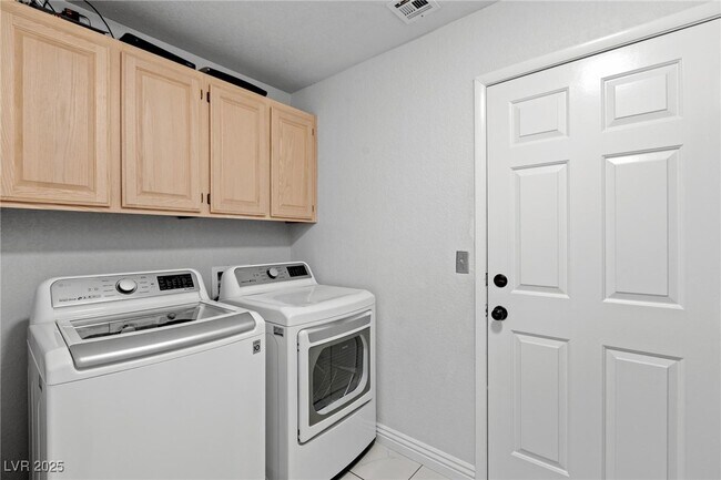 Building Photo - 2932 Whalers Cove Cir