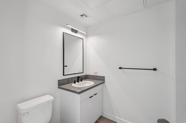 Building Photo - 1030 N 1st St