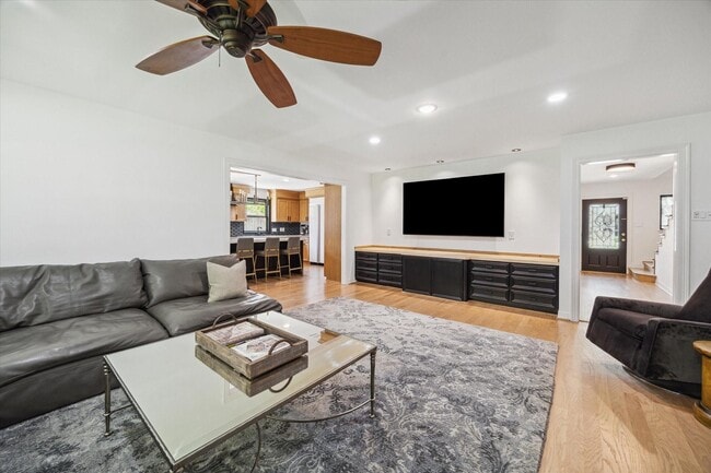 Building Photo - 12727 Kingsride Ln