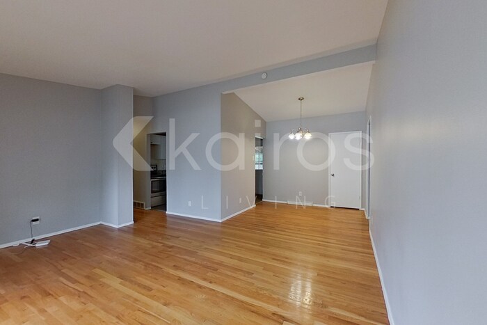 Building Photo - 425 St Edward Ln