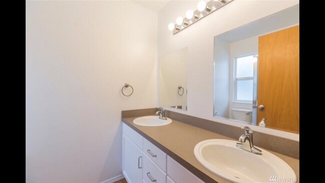 Building Photo - 20621 12th Ave S