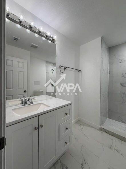 Building Photo - 5822 Lake Wind