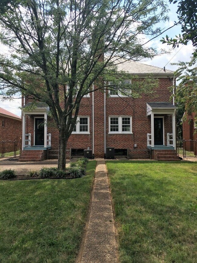 Building Photo - 4406 Augusta Ave