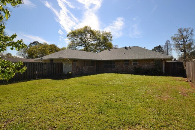 Building Photo - Newly Renovated 3 Bedroom Home in Sherwood...