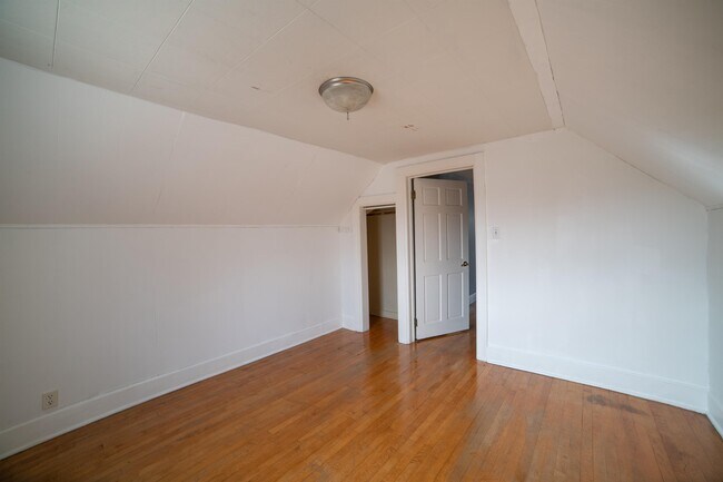 Building Photo - 127 Woodlawn Ave