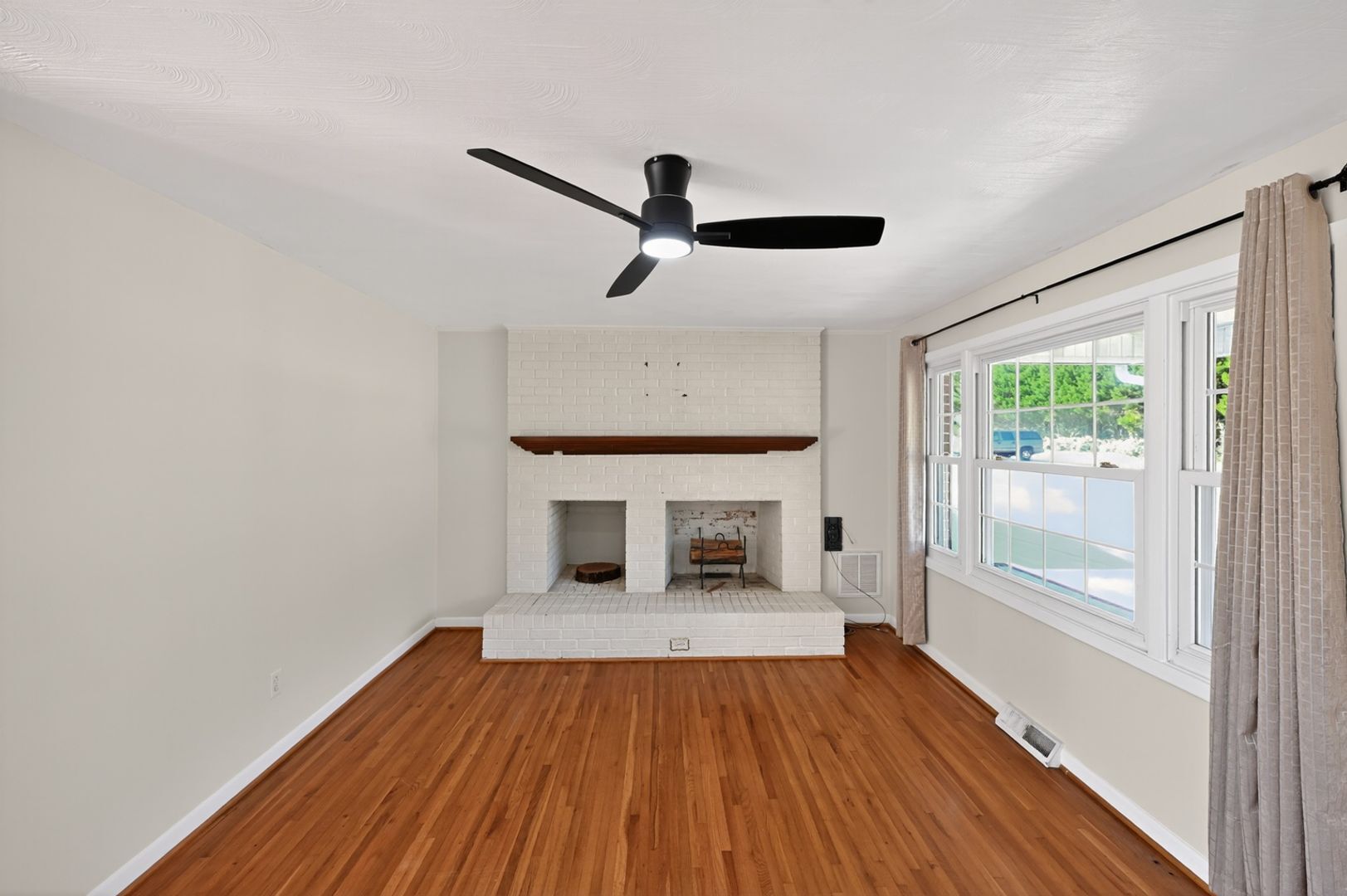 Building Photo - 1580 N Honeycutt St