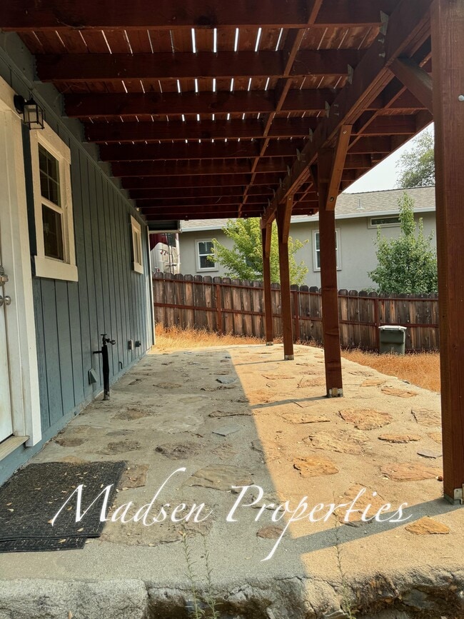 Building Photo - 20 Fairhill Dr