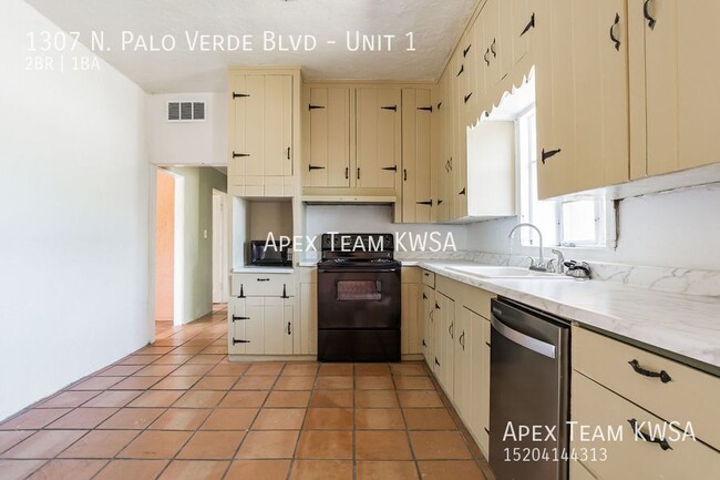 Building Photo - $1125- Lovely 2 Bed / 1 Bath Unit Availabl...