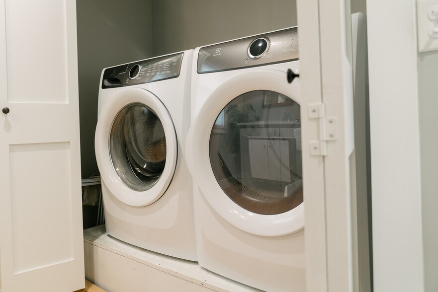 Washer & dryer in downstairs bath - 80 Maple St