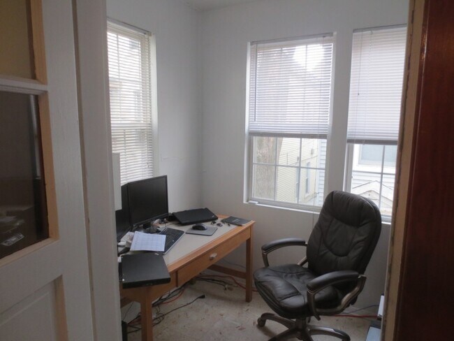 Building Photo - 1414 W Henderson St