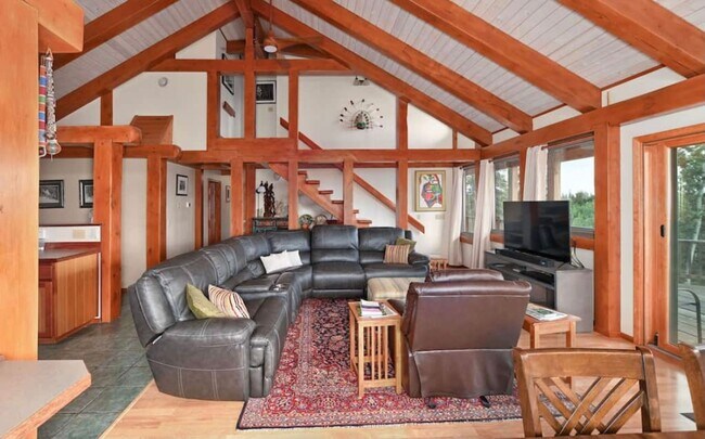 Building Photo - FURNISHED SEASONAL RENTAL