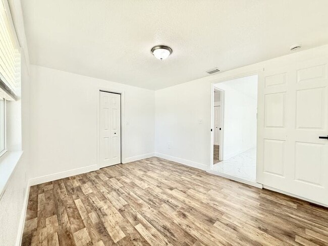 Building Photo - 2712 60th Ave N