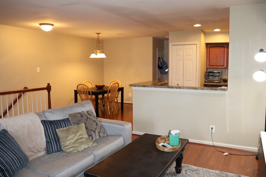 Building Photo - 12 Wingate Ct