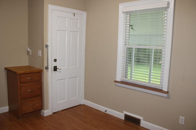 Building Photo - 213 Old Bates Gates Rd