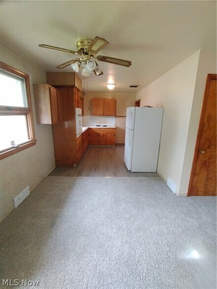 Building Photo - 323 Marmion Ave