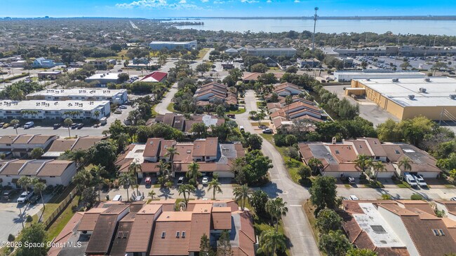 Building Photo - 2001 Parkside Pl