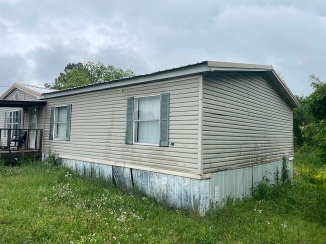 Building Photo - 5 Bedroom, 3 Bath 2,128 sq ft Doublewide T...