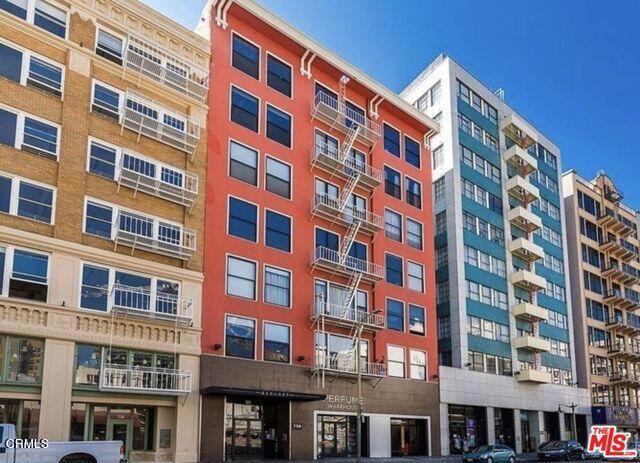 Building Photo - 738 S Los Angeles St