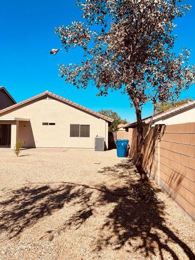 Building Photo - COMING SOON! Beautiful 3 Bed 2 Bath Home in Buckeye