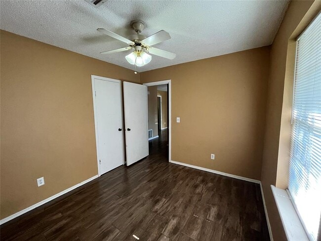 Building Photo - 829 Russell Cir