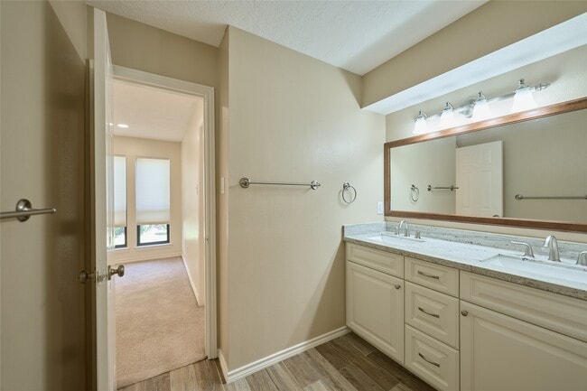 Building Photo - 6 Glen Canyon Pl