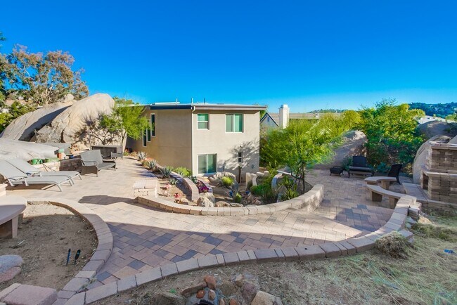 Building Photo - 28548 Meadow Glen Way W