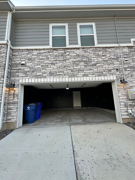 Building Photo - 762 N Rome St