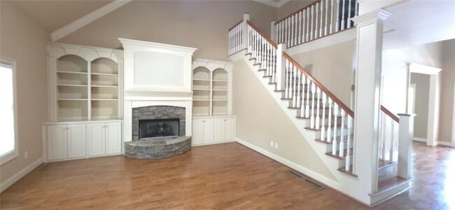 Building Photo - 606 Lakeshore Ct