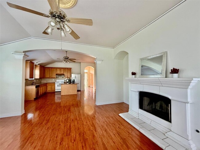 Building Photo - 2114 Indianapolis Dr