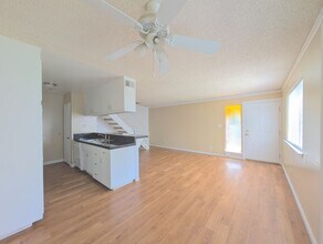 Building Photo - Great Looking 2bd / 1bth 2 Story Condo!