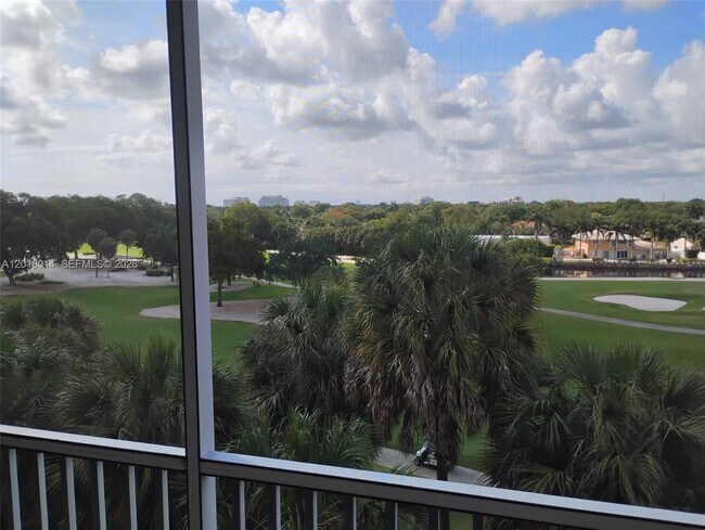 Building Photo - 250 Jacaranda Dr