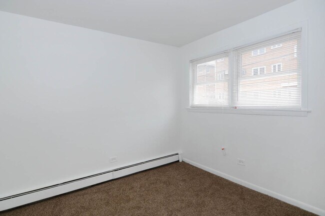 Building Photo - 14122 S School St