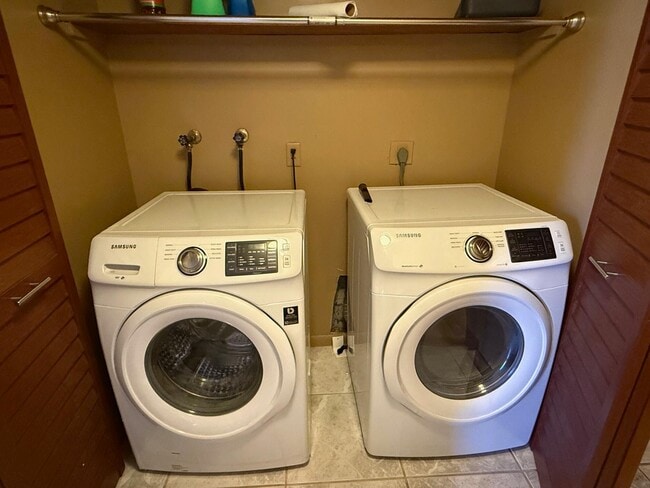 Building Photo - 4043 Palm Bay Cir