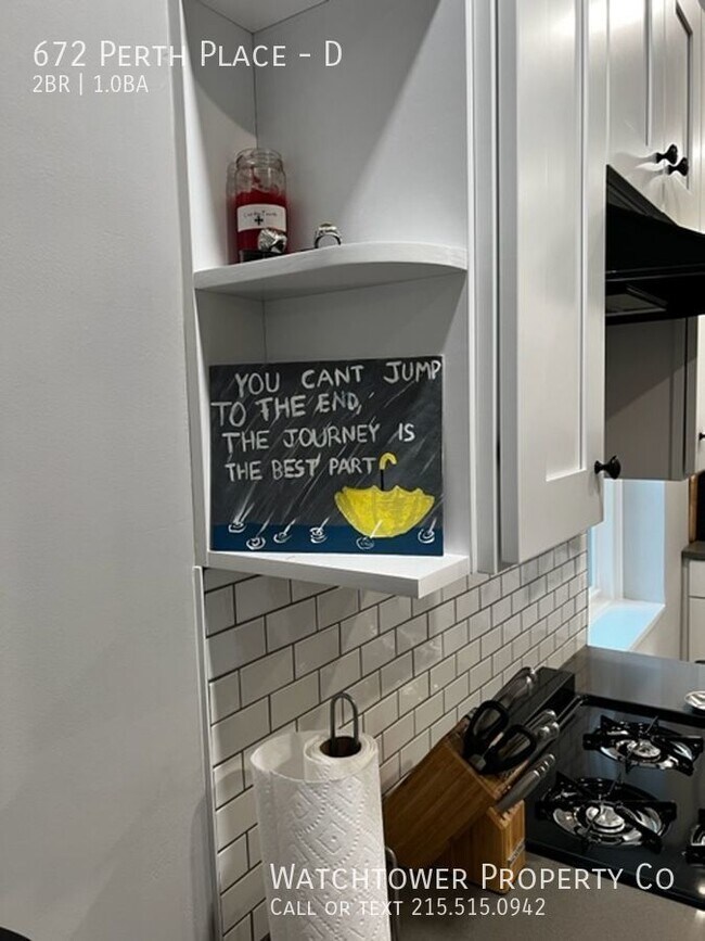 Building Photo - 672 Perth Pl